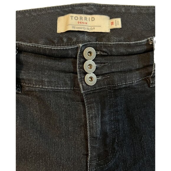 Torrid Denim Shorts Womens 14 Dark Blue Wash Bermuda Jegging High Rise 3 Button - Picture 2 of 8